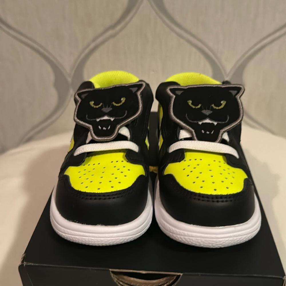 Jordan 1 Low Top, black & green, size 8C